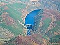 A view of Calderwood Dam, looking roughly northbound. By Tedder - Own work, https://creativecommons.org/licenses/by-sa/4.0, https://commons.wikimedia.org/w/index.php?curid=125152218