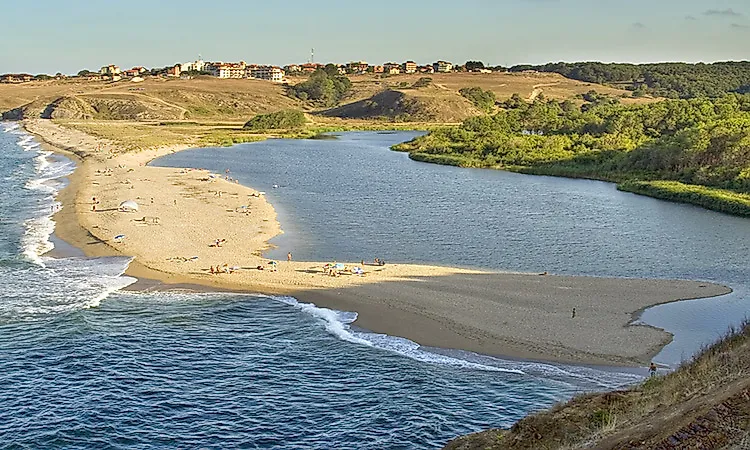 Coastal Landforms: What Is A Spit? WorldAtlas com Coastal Landforms: What Is A Spit? WorldAtlas com