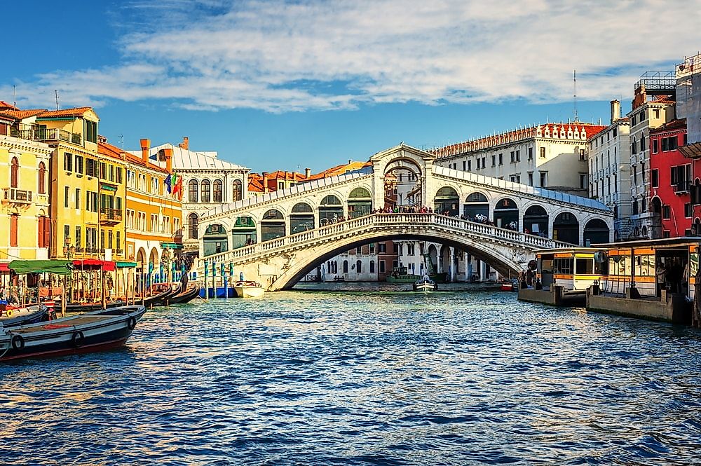 Stunning Arch Bridges From Around The World - WorldAtlas.com : A astonishing photo showing a gorgeous scenery. The hues are just striking and combination flawlessly. Its composition looks great, with its particulars are highly sharp.