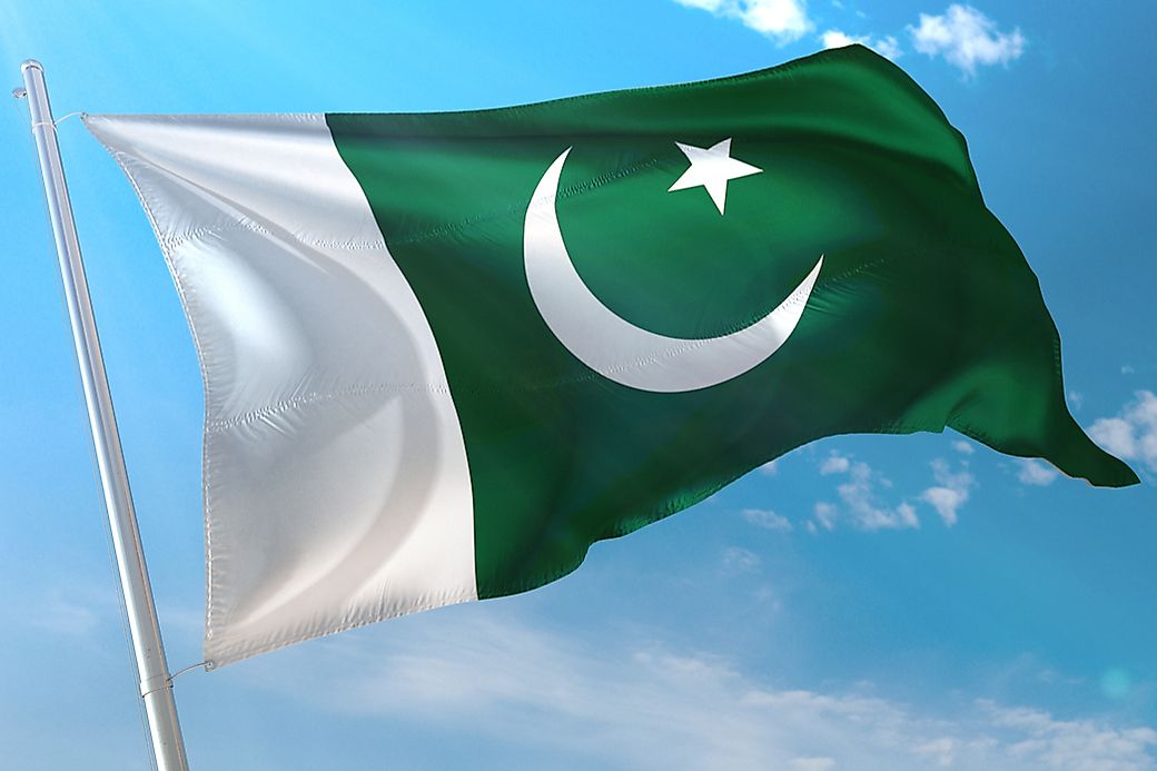 essay on national flag of pakistan in english
