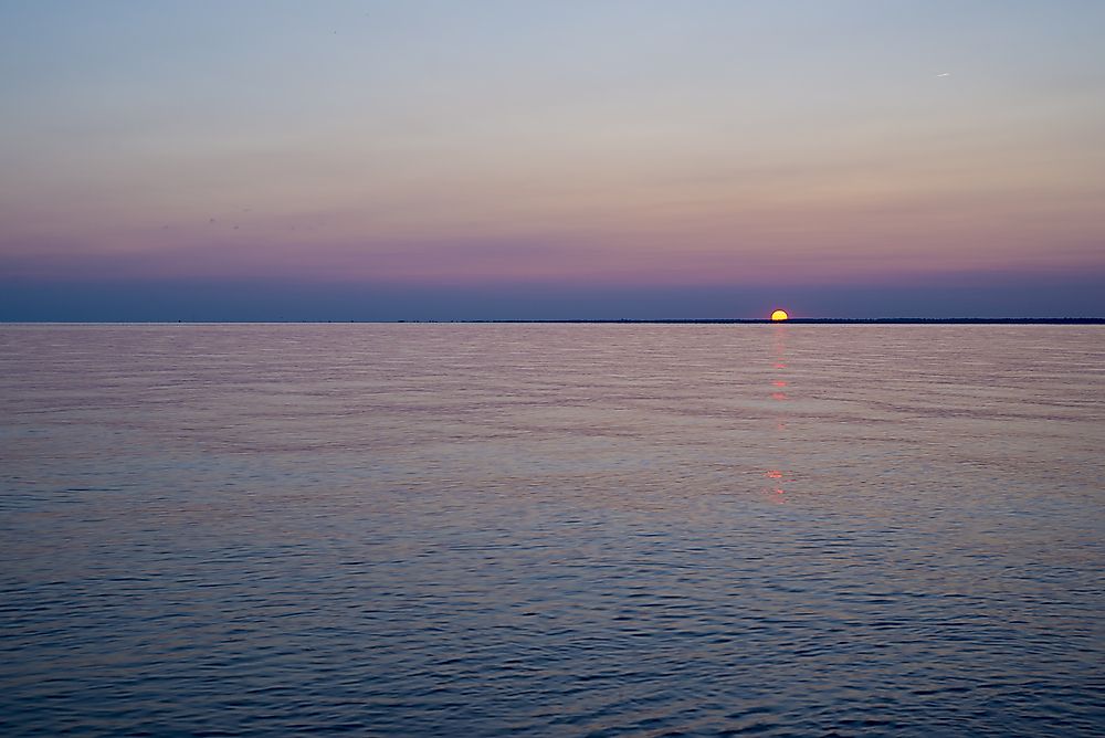 Which Canadian Province Borders Lake Erie?