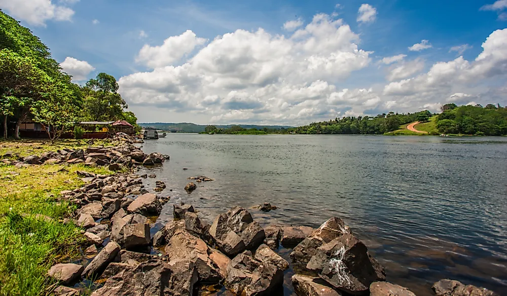 What Are The Primary Inflows And Outflows Of Lake Victoria?
