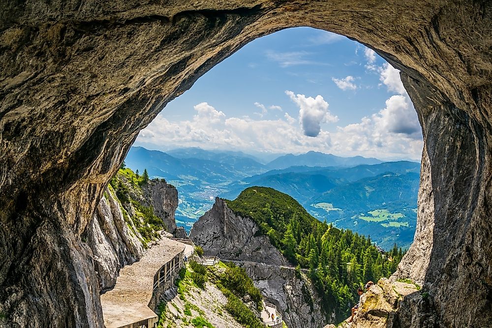 largest ice cave in the world