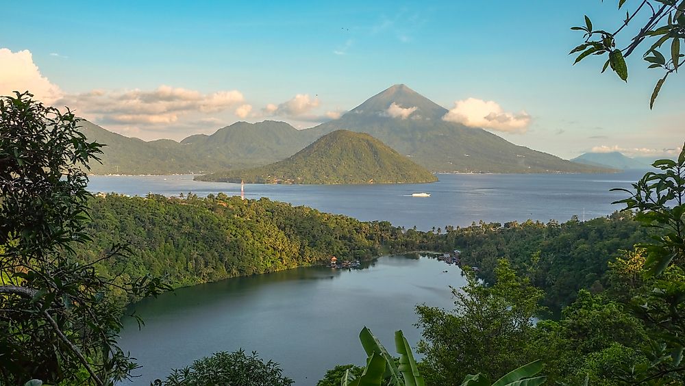 Where Are The Maluku Islands Located?