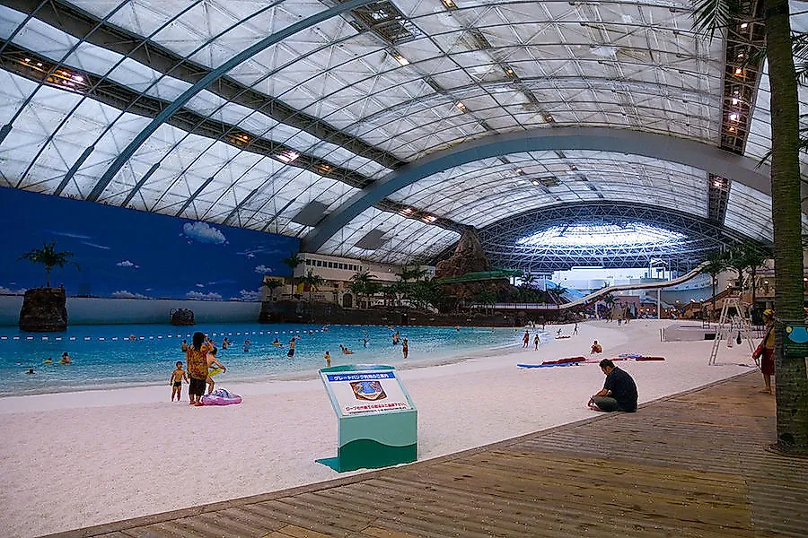 the biggest pool in the whole entire world