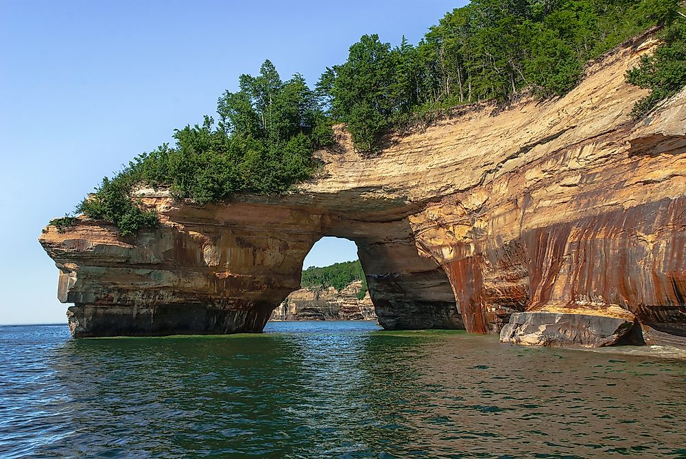 What States Border Lake Superior?