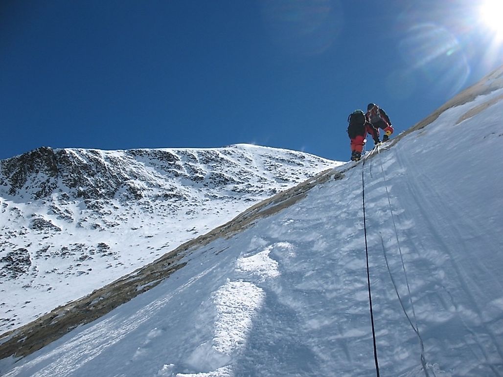10 Tragic Stories That Came From Climbing Mount Everest