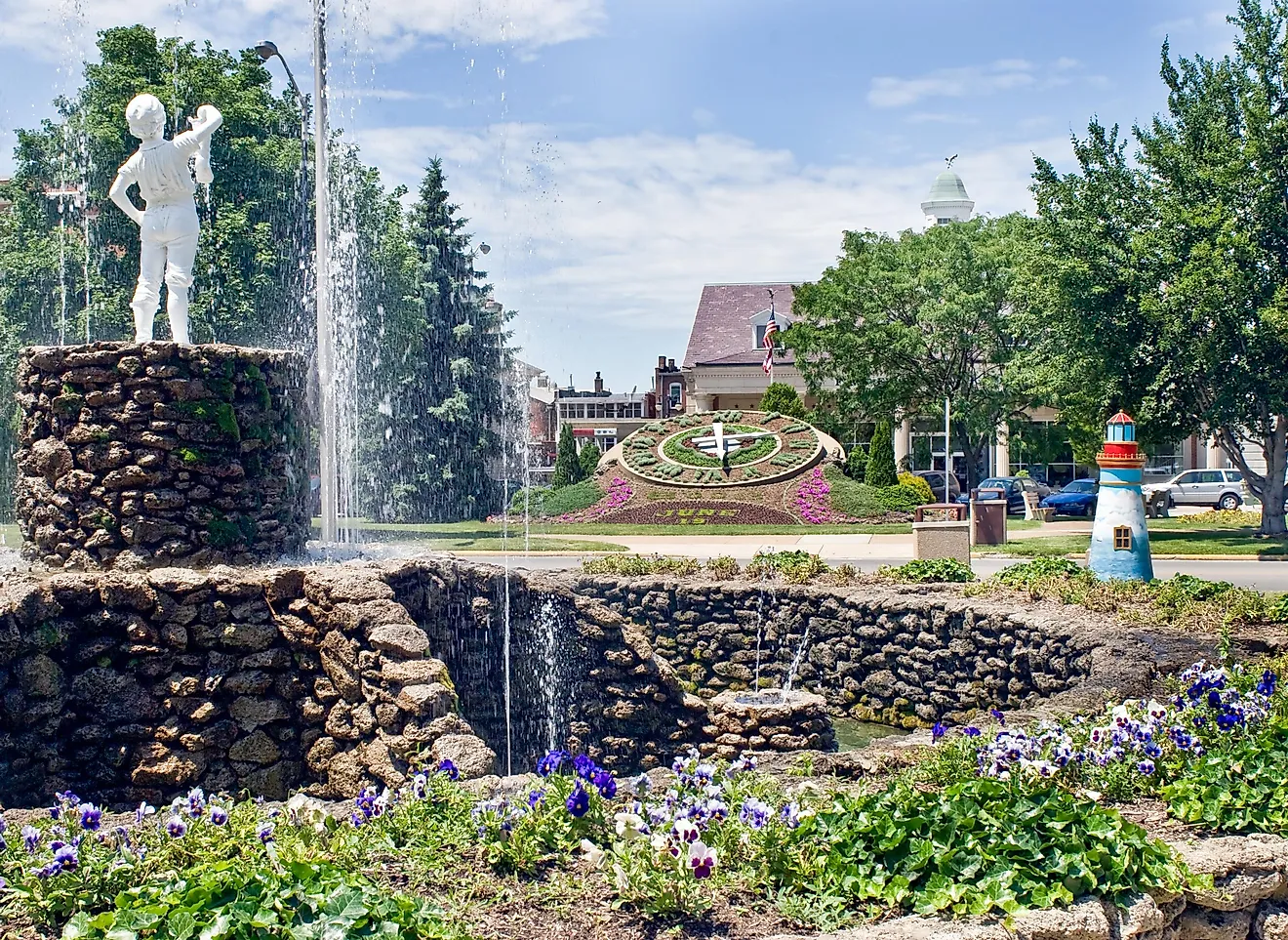 7 Cost-Effective Towns In The Great Lakes For Retirees