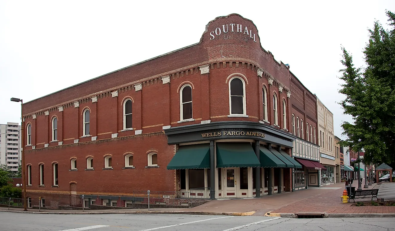 One Line Ruled Page 8 Most Charming Town Squares In Alabama