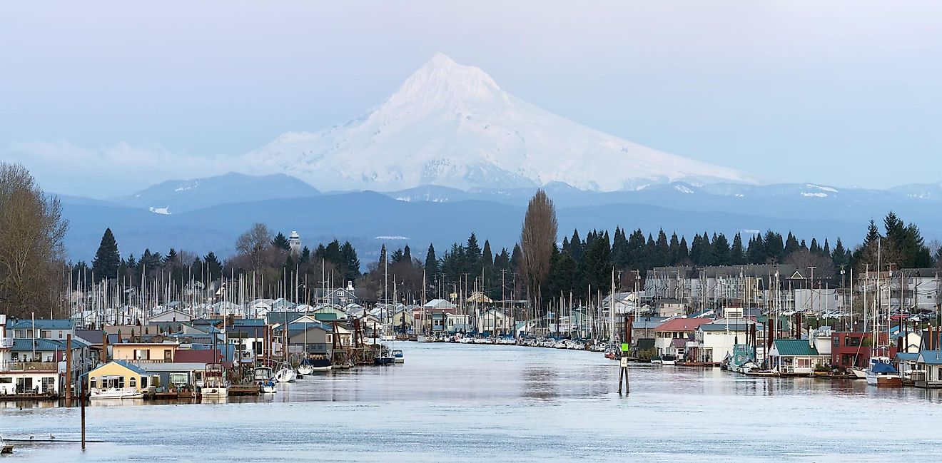 These Towns in Oregon Come Alive in Winter WorldAtlas