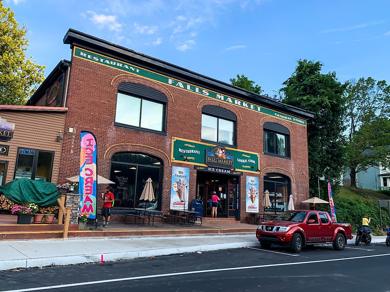 Downtown Ohiopyle, Pennsylvania. Image credit gg5795 via Shutterstock.com