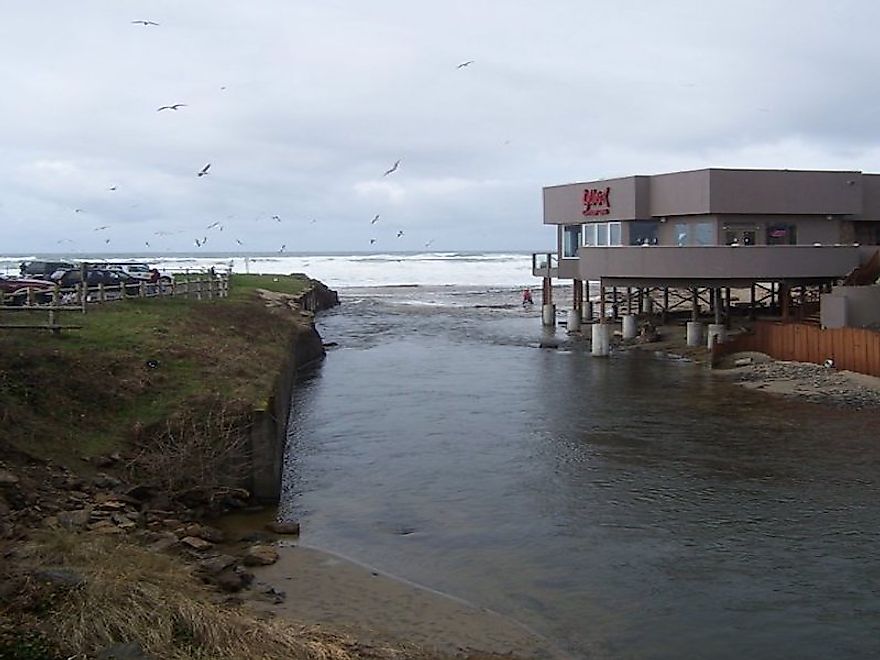 The D River in Lincoln City Oregon as it flows into the sea.