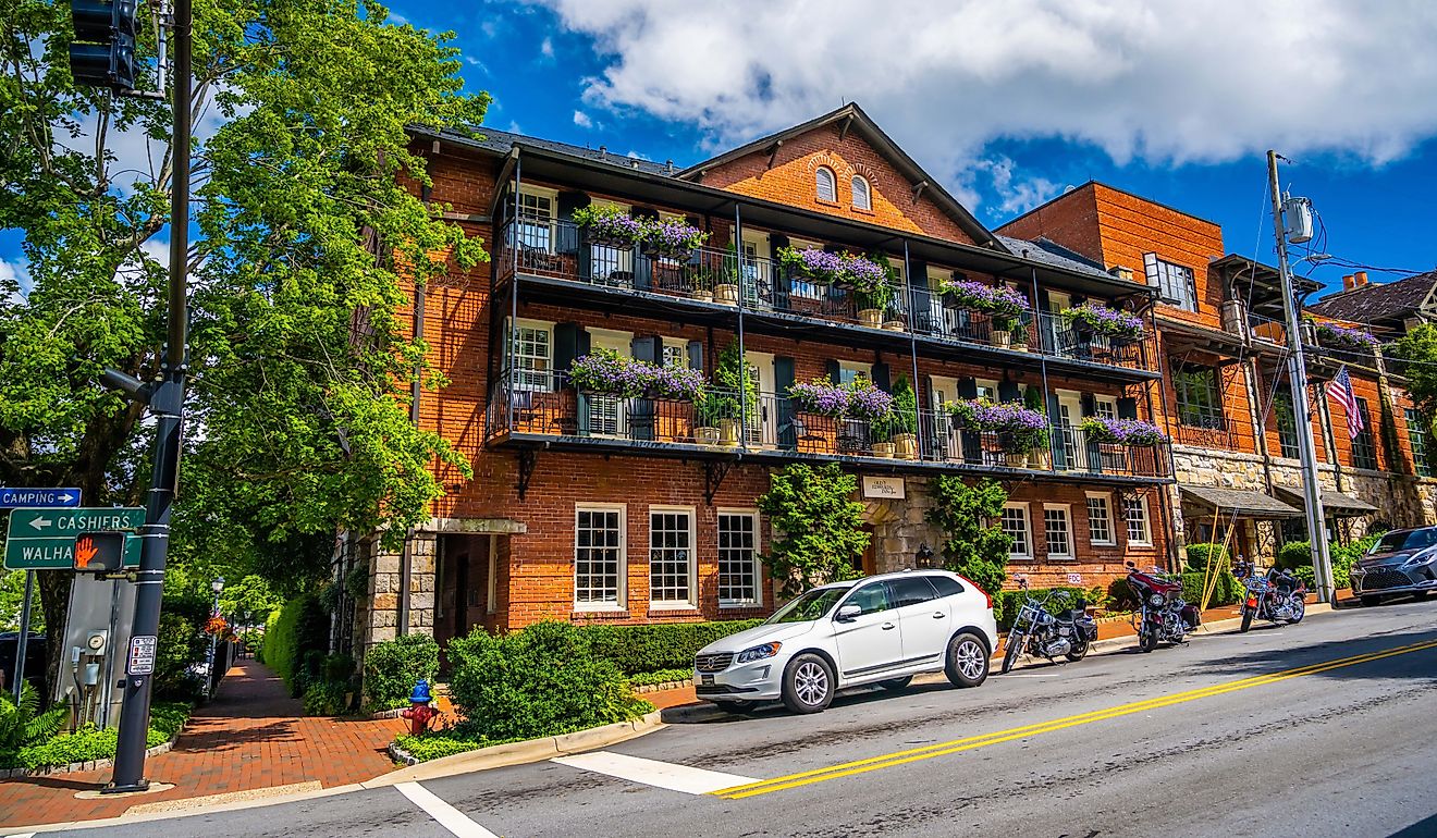 A luxury hotel in Highlands, North Carolina. Image credit: Cavan-Images / Shutterstock.com. 