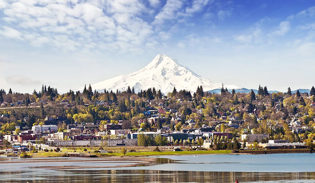 Hood River in Oregon, with Mount Hood forming the backdrop.