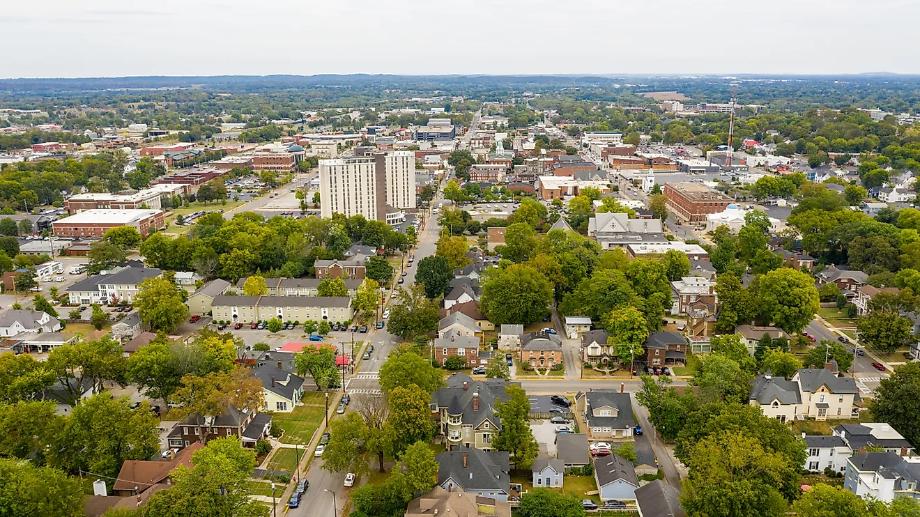 Main streets running through the sleepy college town of Bowling Green, KY. 