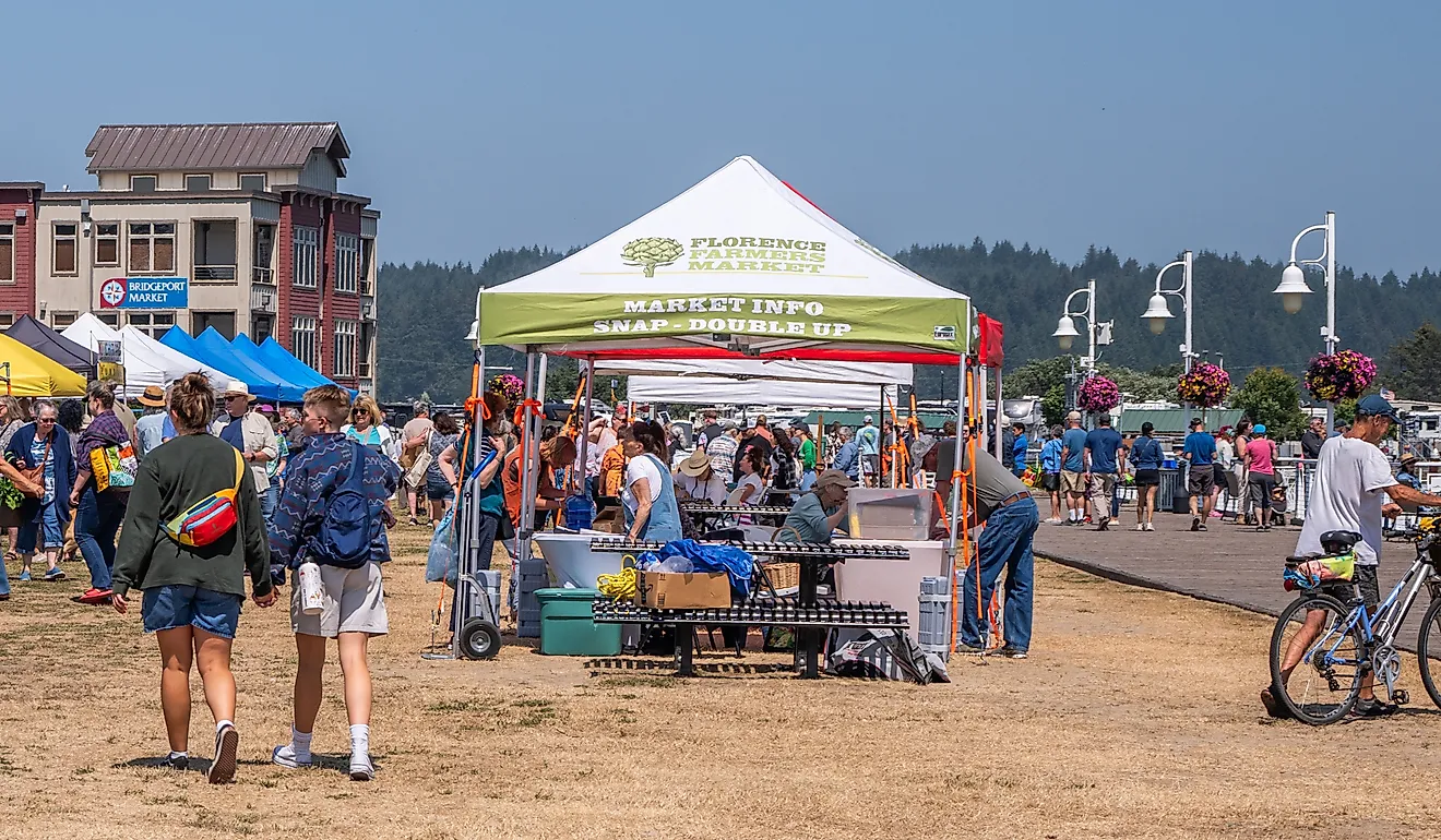 Farmers' market in Florence, Oregon. Image credit: Manuela Durson / Shutterstock.com.