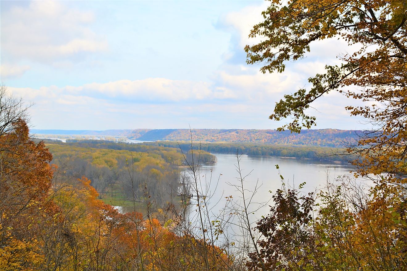 Pikes Peak State Park in Iowa in the fall.
