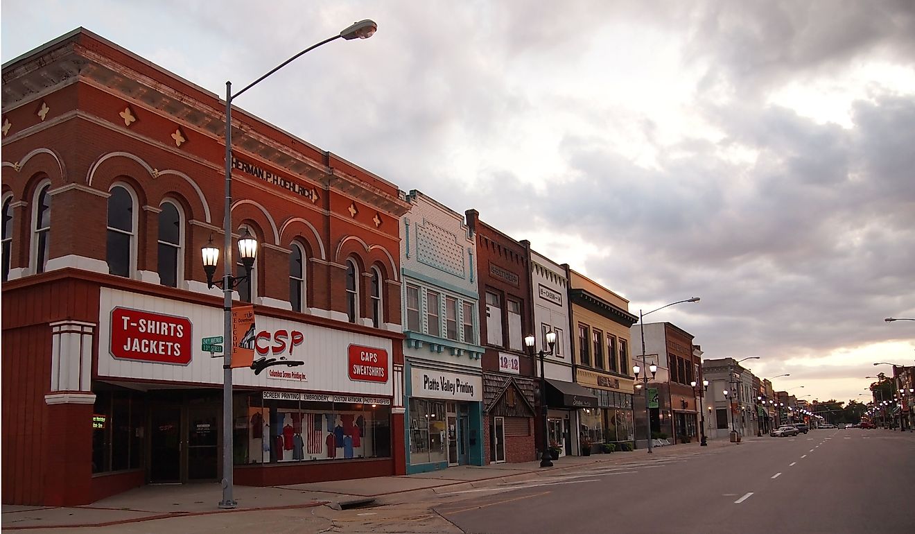 A long street scene with businesses in early 20th century buildings on 13th St. in downtown Columbus, Nebraska. Editorial credit: duckeesue / Shutterstock.com