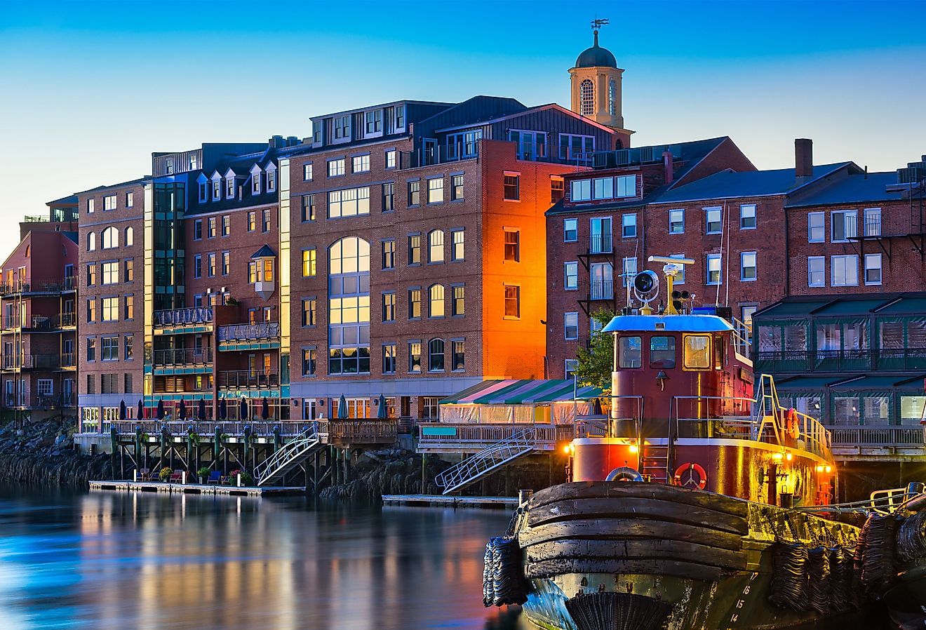 Portsmouth, New Hampshire, USA town skyline on the Piscataqua River.