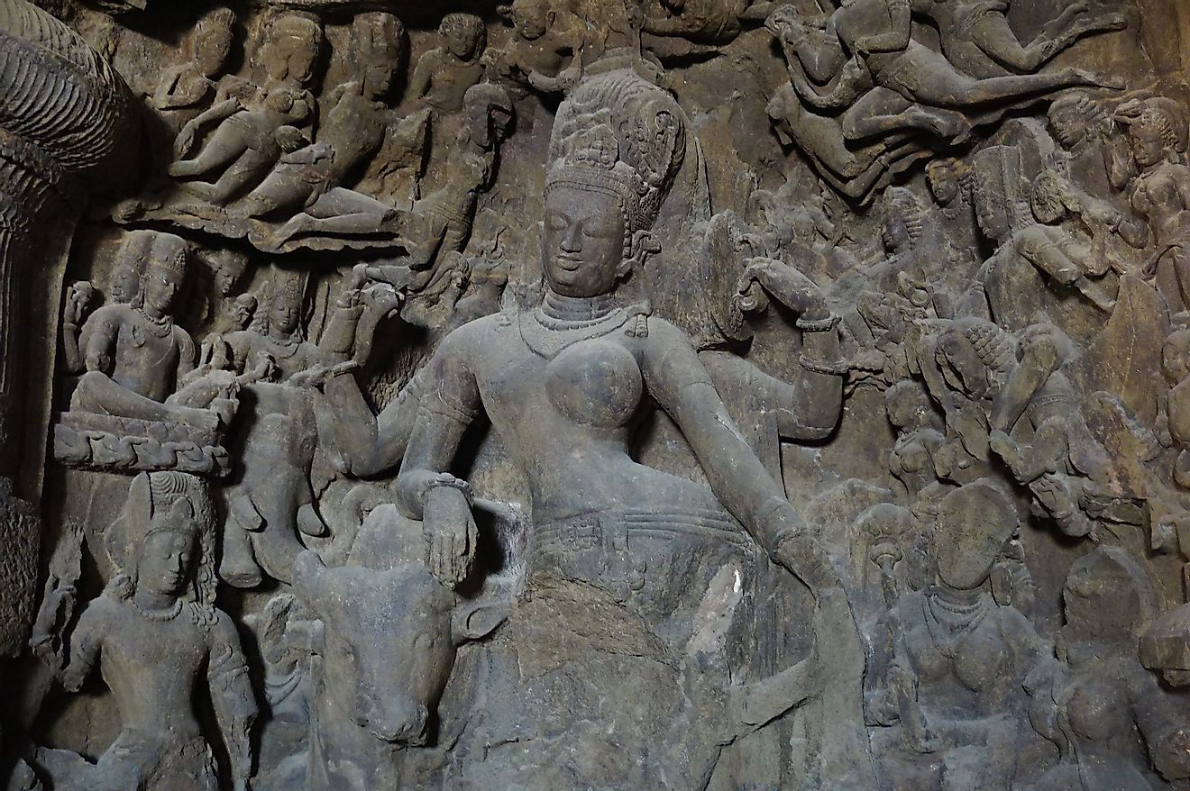 Stone sculptures at Elephanta caves - Mumbai (Maharashtra, India). Image credit: François Zeller/Flickr.com