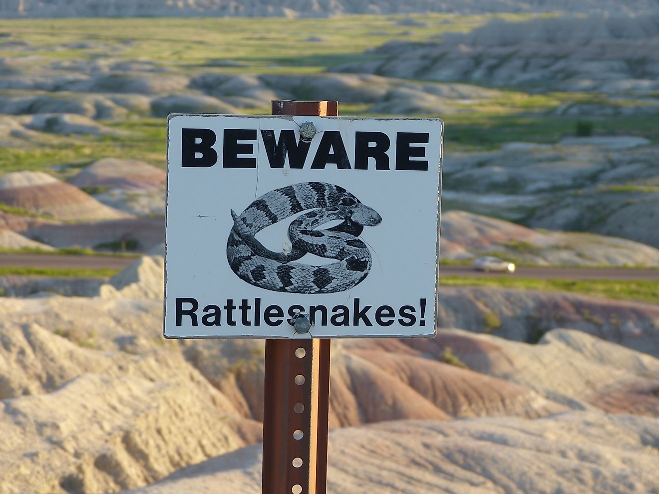 Sign warning about the presence of snakes in the US