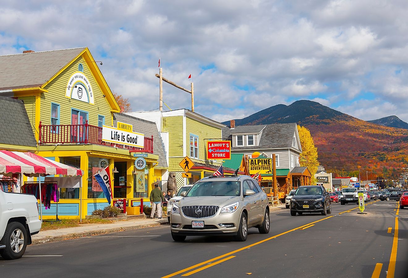 Town center and Little Coolidge Mountain on Kancamagus Highway, Lincoln, New Hampshire. Image credit Wangkun Jia via Shutterstock