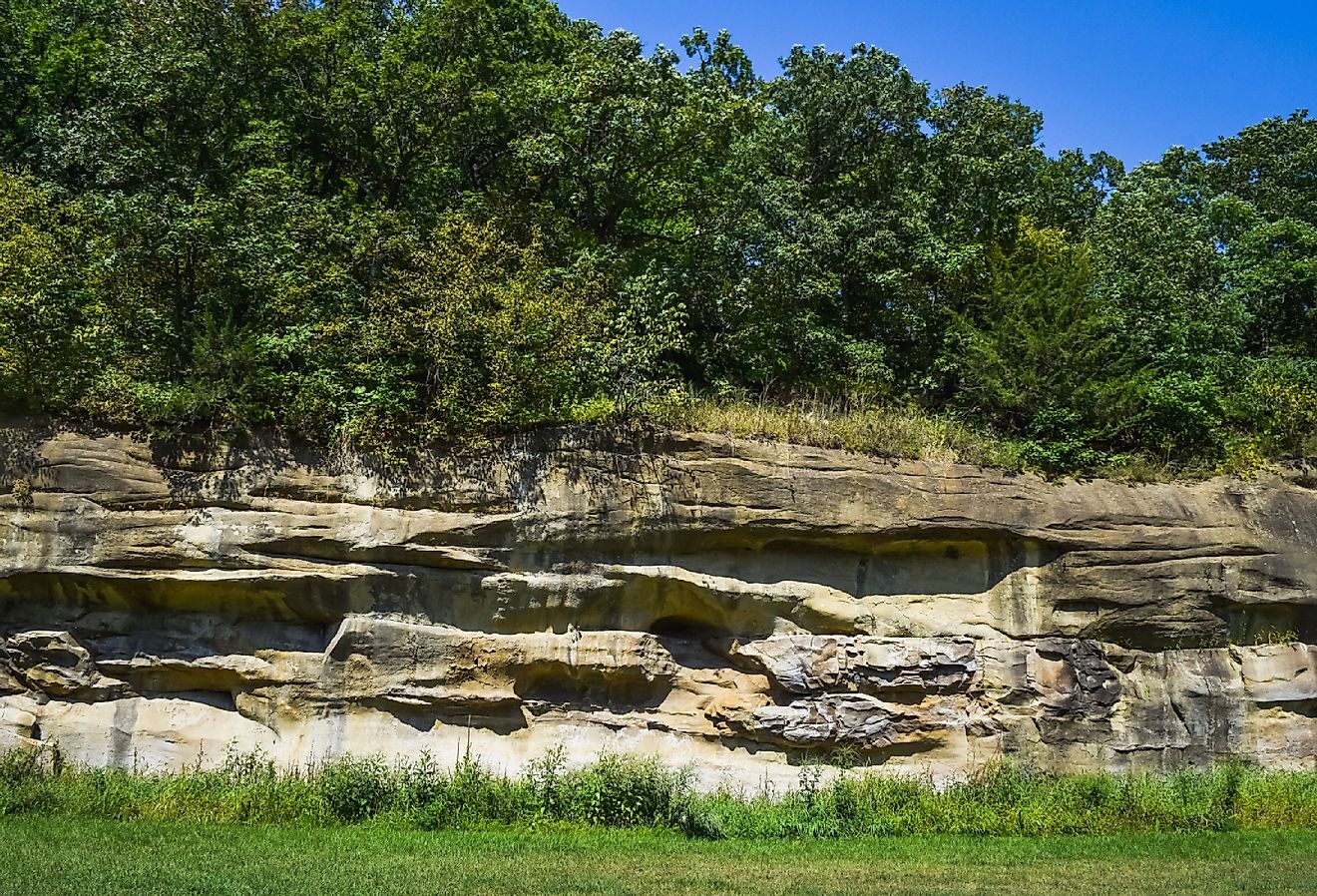 View on hike in Ledges State Park, Iowa. Image credit drewthehobbit via Shutterstock.