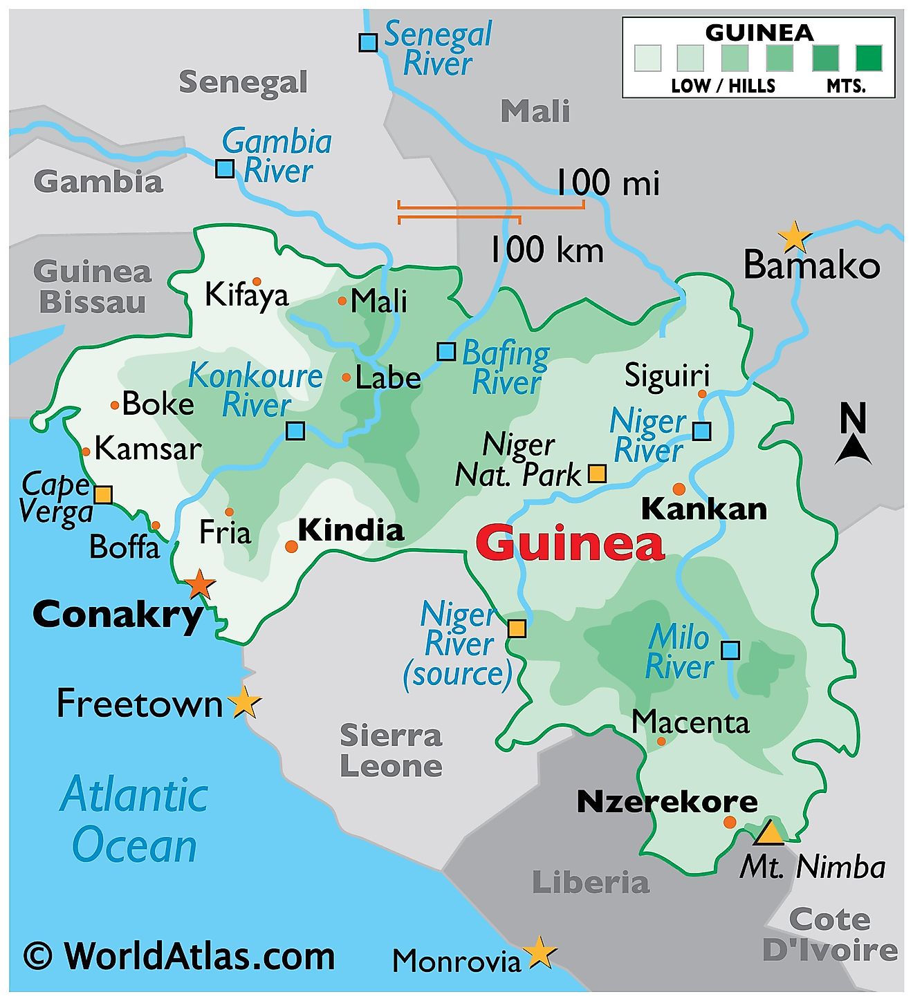 Mapa físico de Guinea que muestra los límites de su estado, el relieve, los principales ríos, las ciudades importantes, la elevación más alta, etc.