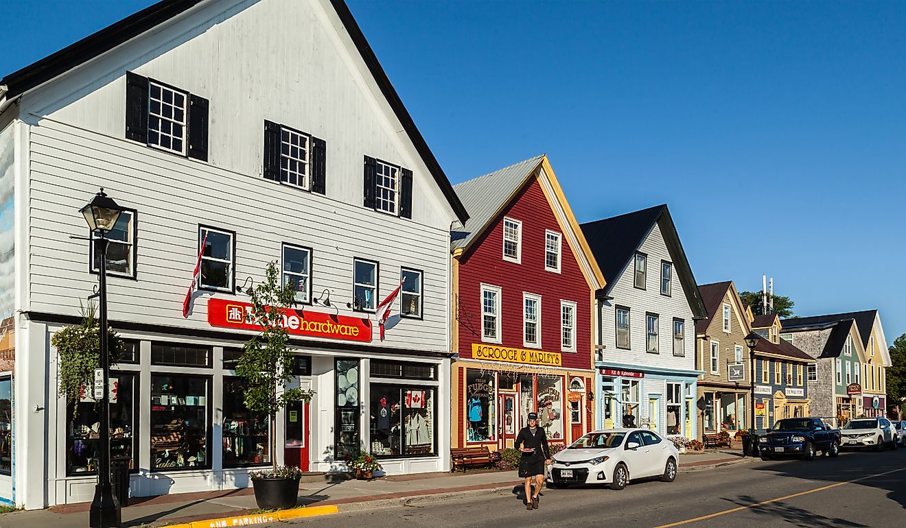 Street view of St. Andrews (St. Andrews By-the-Sea) in new Brunswick, Canada, via JHVEPhoto / Shutterstock.com