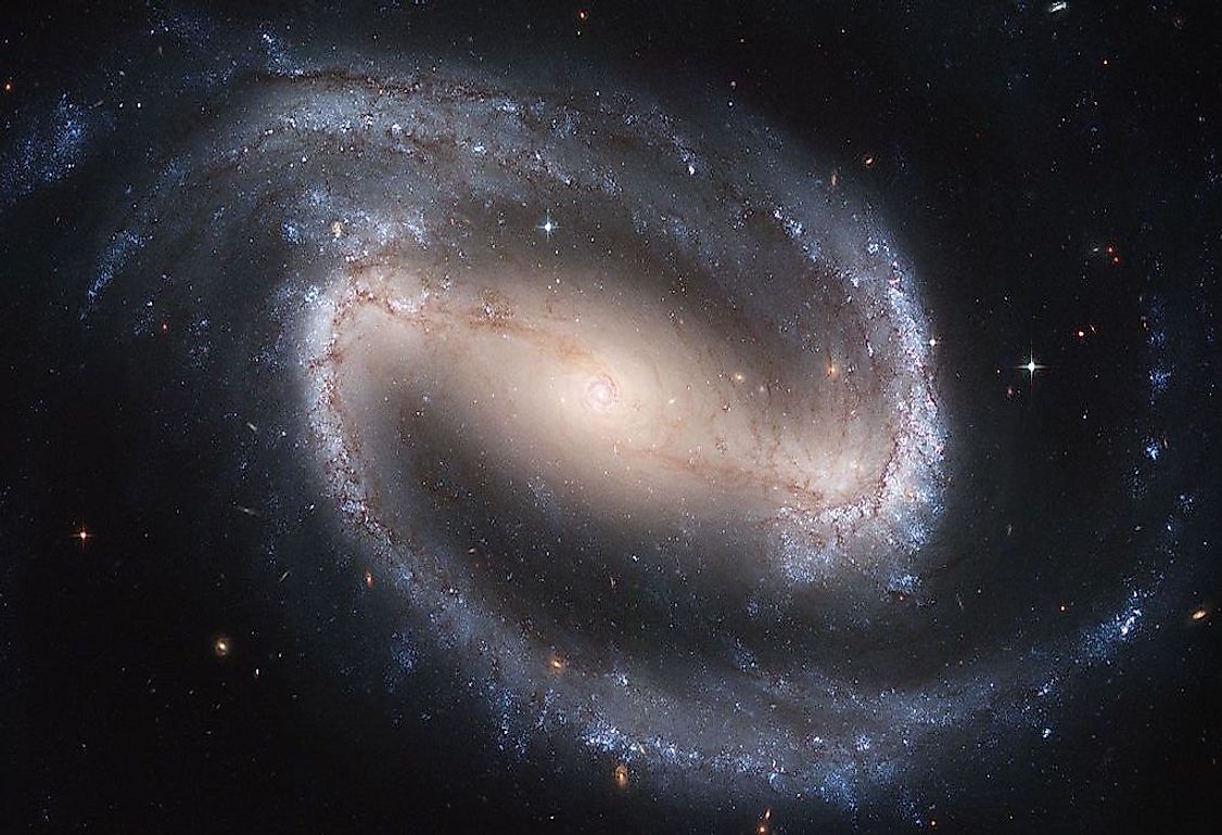 Hubble2005-01-barred-spiral-galaxy.