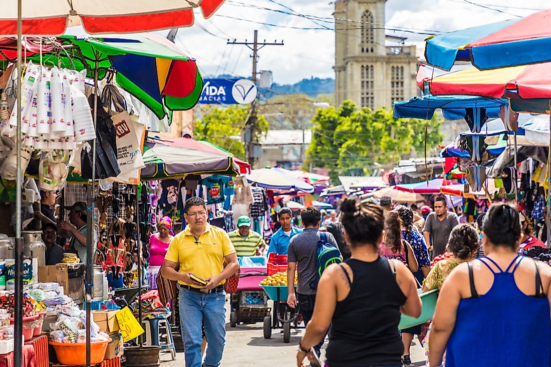 People in San Salvador, El Salvador. Editorial credit: Chrispictures / Shutterstock.com.