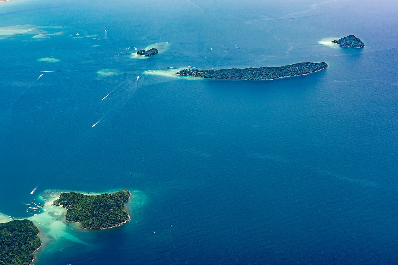 An aerial view of Tunku Abdul Rahman National Park that comprises of Sapi, Mamutik and Manukan Island. Image credit: Norjipin Saidi/Shutterstock.com