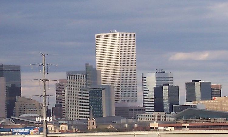 The skyline of Denver with the Republic Plaza as the tallest building.