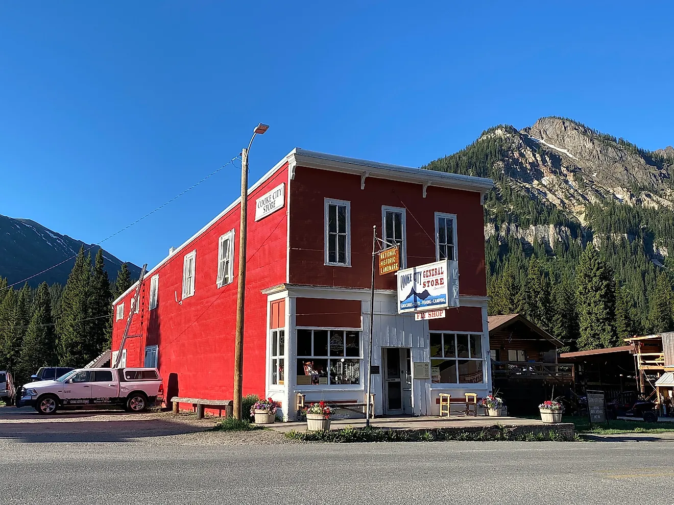 The Cooke City General Store in Cooke City, Montana. By Jon Roanhaus - Own work, CC BY-SA 4.0, Wikimedia Commons.