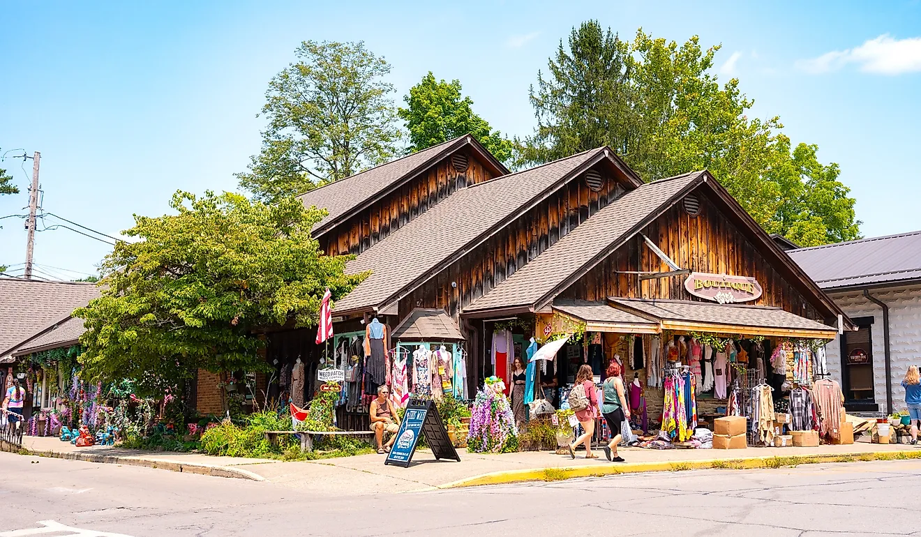 Street scene from the historic downtown of Nashville, Indiana. Editorial credit: Little Vignettes Photo / Shutterstock.com