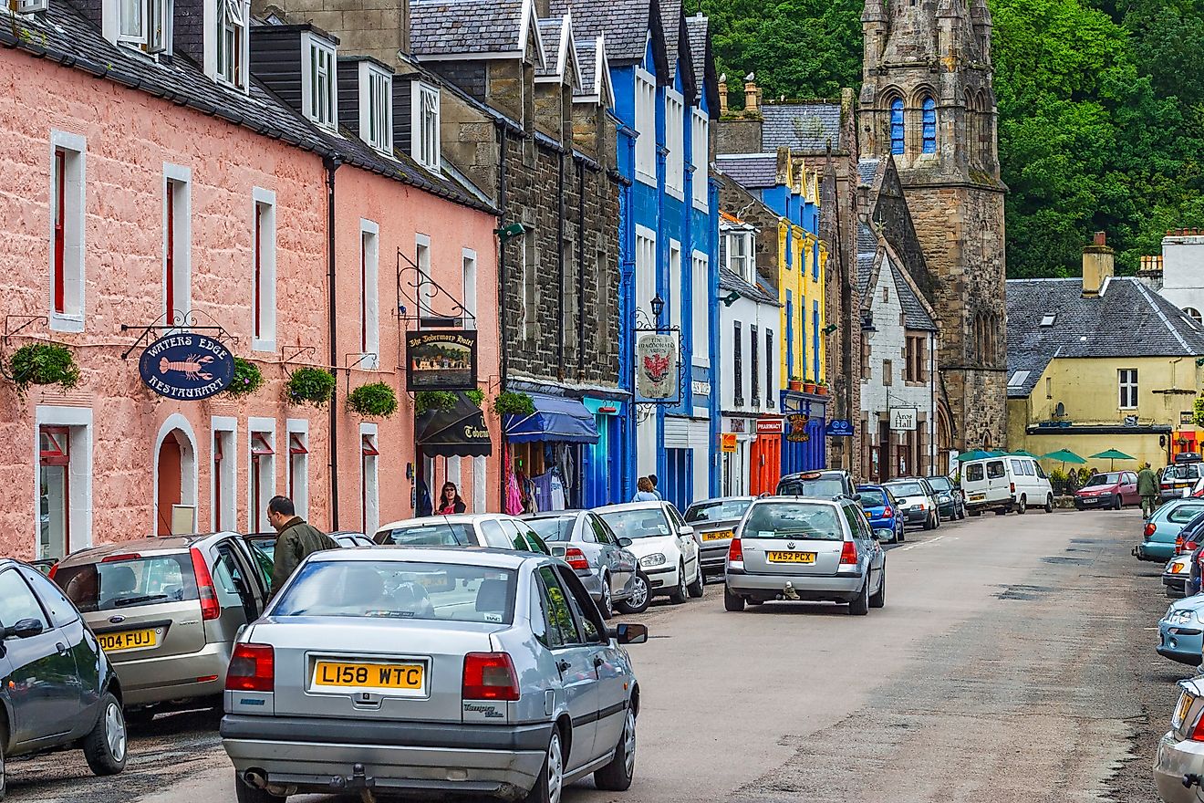 Busy street in Tobermory in Scotland. 