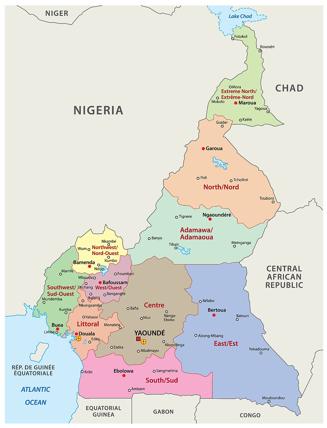 Mapa político de Camerún que muestra 10 regiones, sus capitales y la capital nacional de Yaundé.