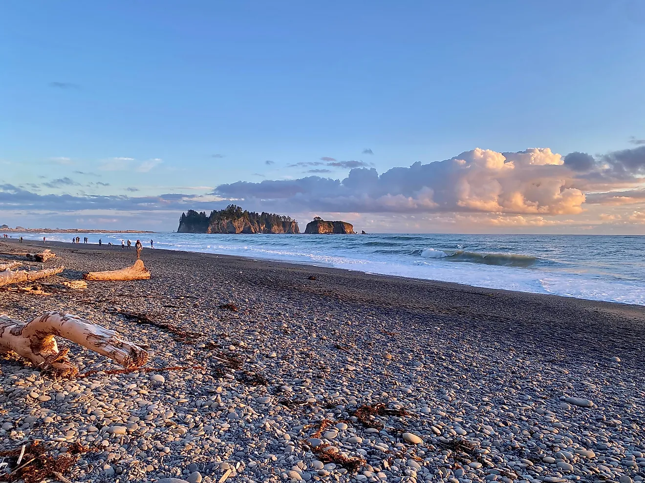 Rialto Beach at sunset in Mt. Olympic National Park