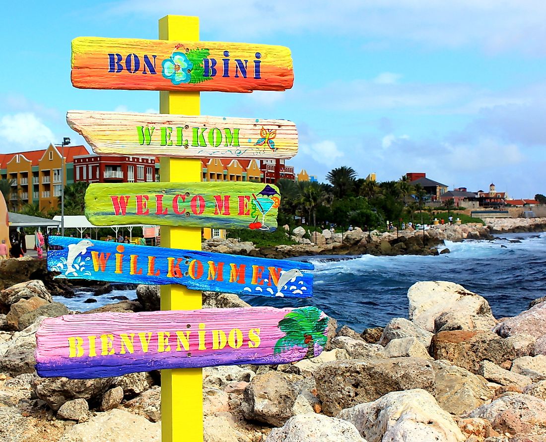 Signs in multiple languages including Dutch and Papiamento. 