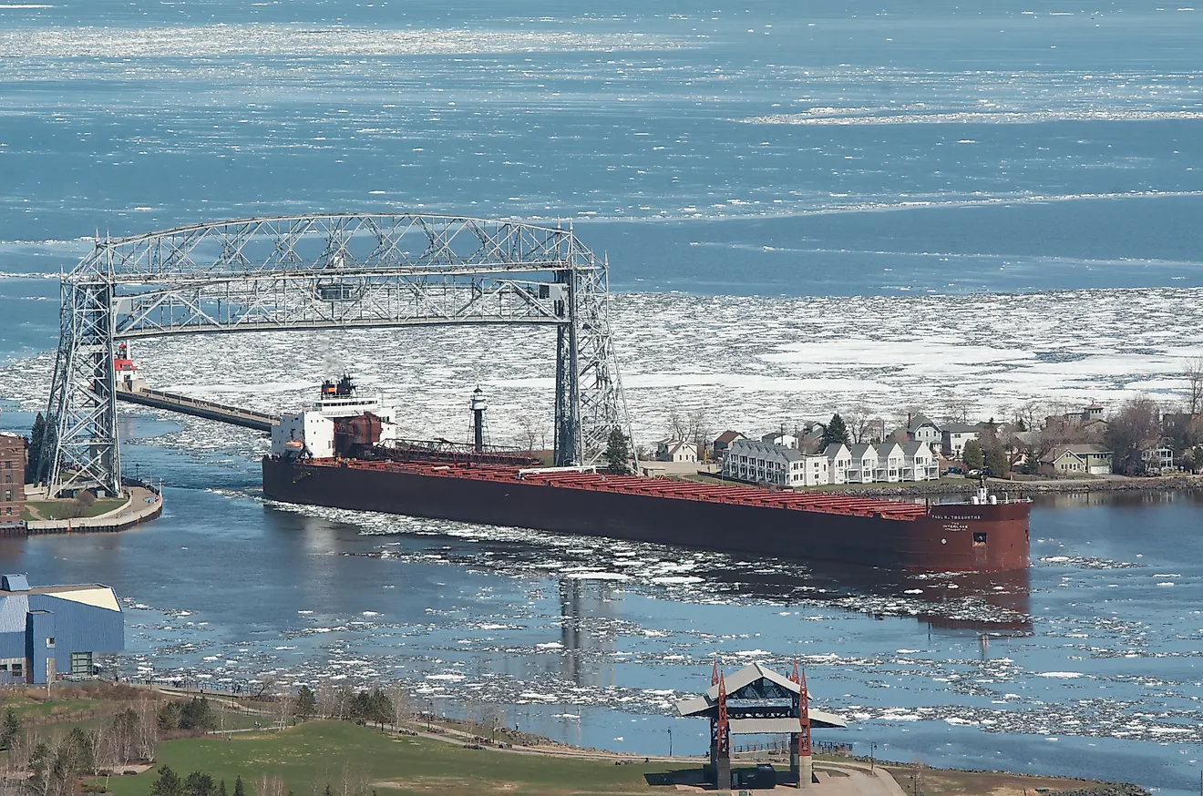 Paul R. Tregurtha entering Duluth through late-season ice, By Pete Markham from Loretto, USA - Duluth Trip - May 2014 - MV Paul R. Tregurtha arrives in Duluth, CC BY-SA 2.0, https://commons.wikimedia.org/w/index.php?curid=102616443