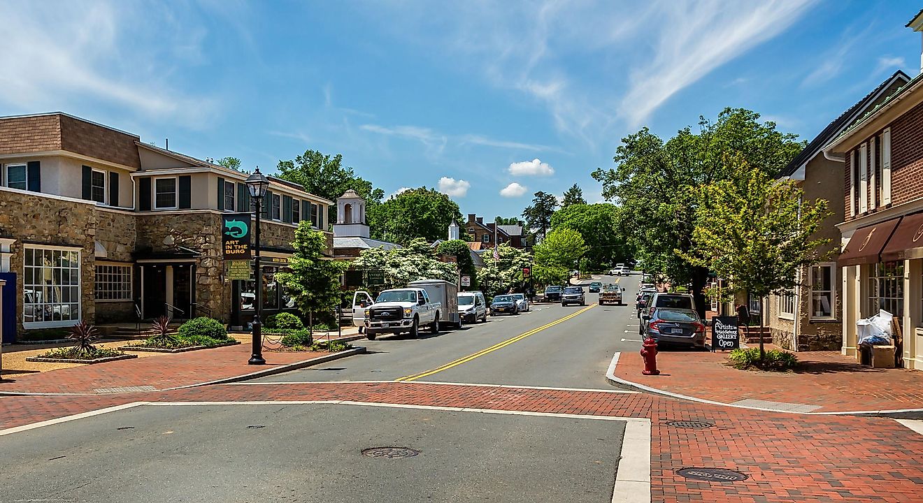 Central street through Middleburg, Virginia