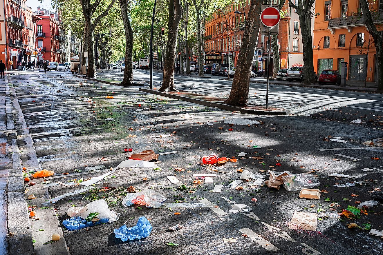 Littering on the streets of Toulouse, France. Image credit: Mikalai Kachanovich/Shutterstock.com