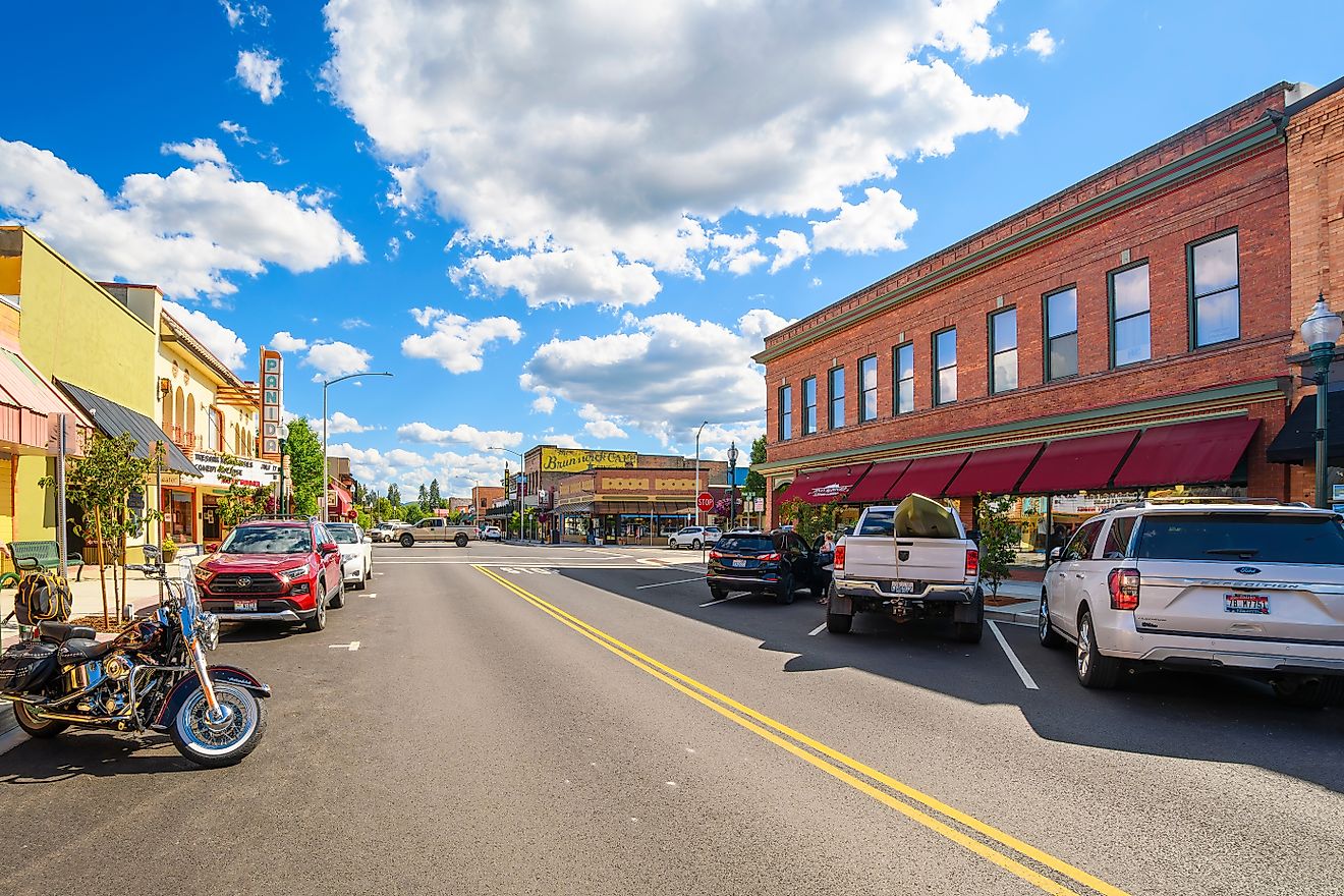 1st Avenue, the main street through the downtown district of Sandpoint, Idaho. Image credit Kirk Fisher via Shutterstock