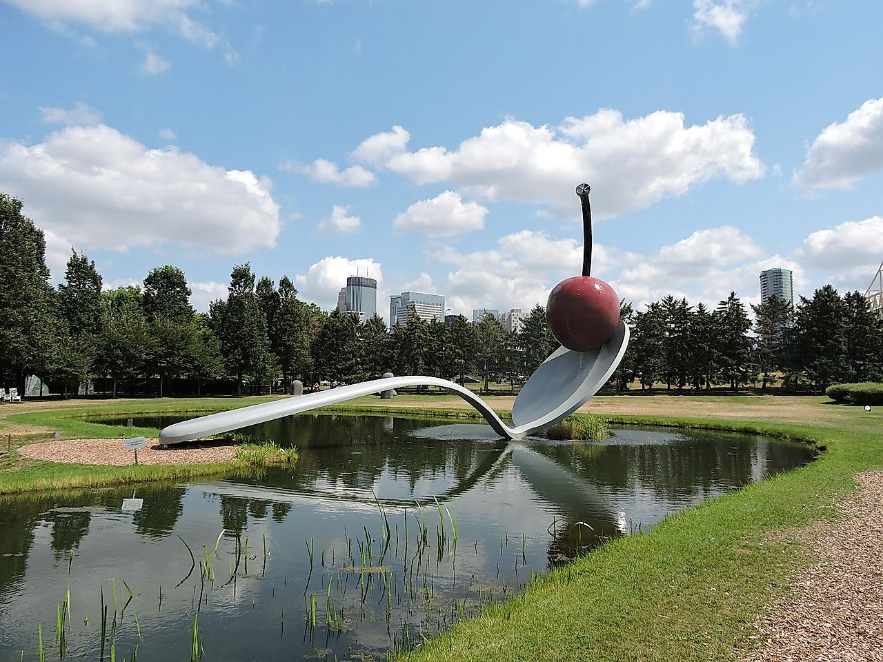 Minneapolis’ iconic Spoonbridge and Cherry sculpture. Image credit: Vladey Meer from Pixabay