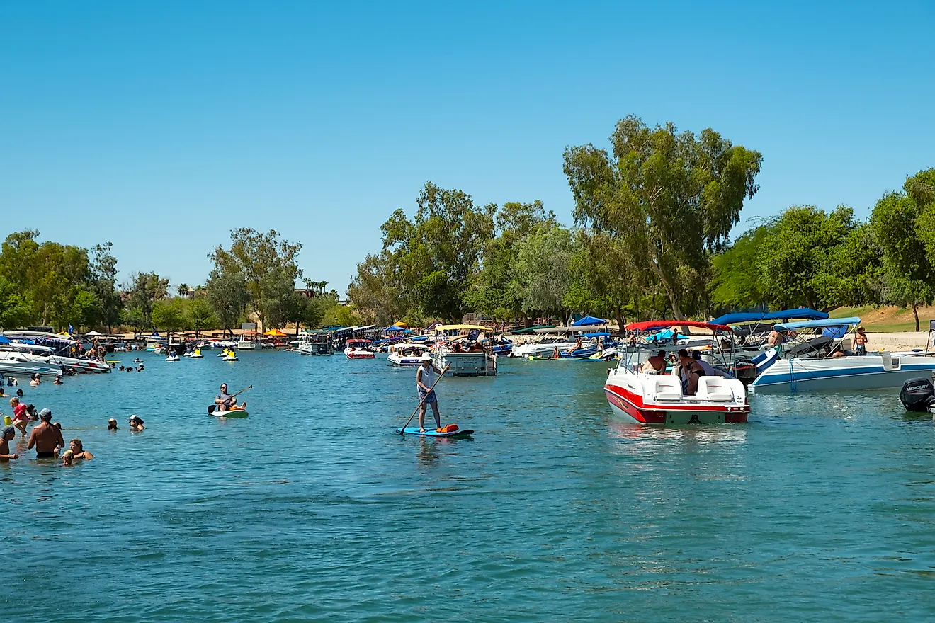 Boaters and swimmers in Lake Havasu, via 4kodiak on iStock.com