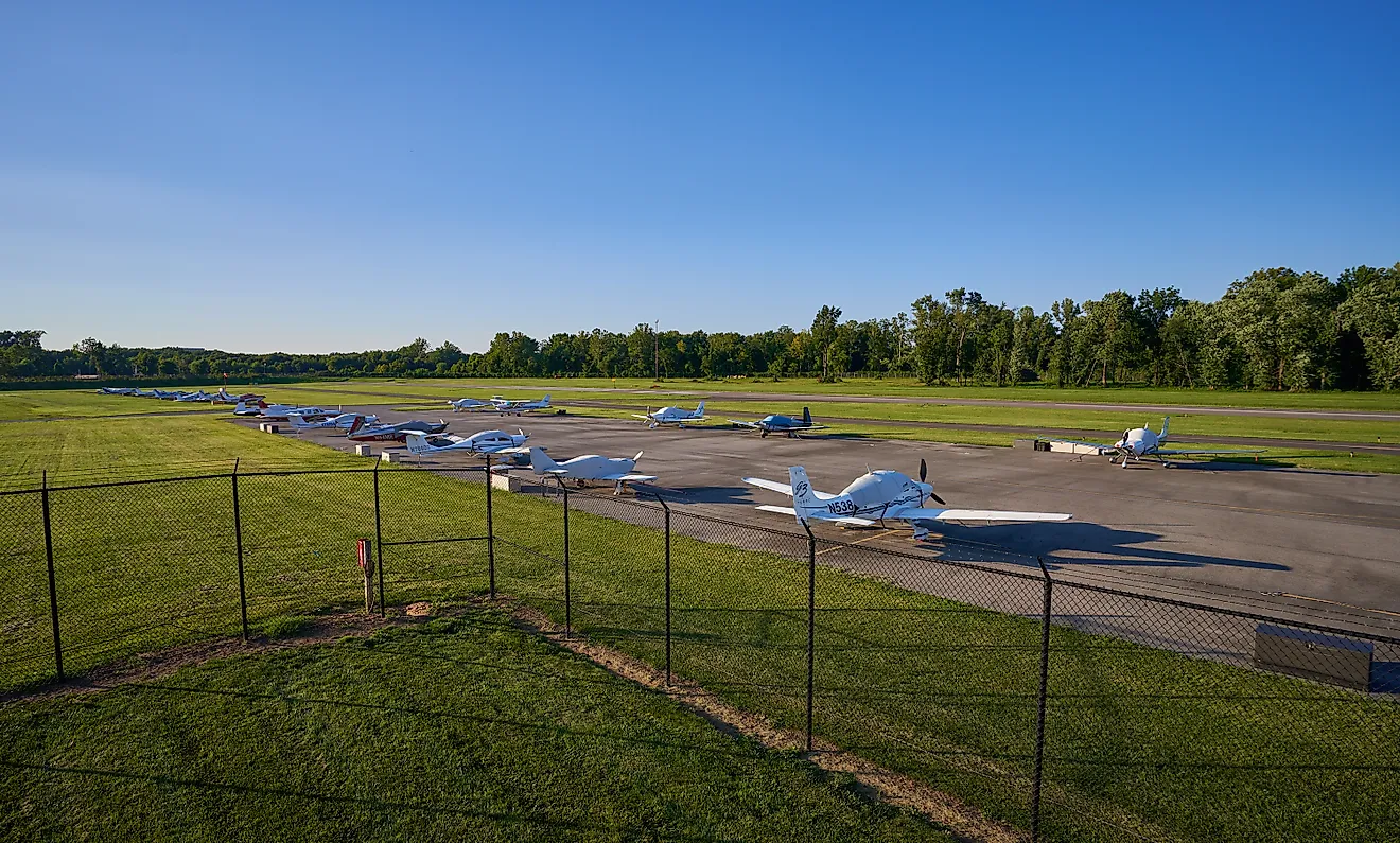 Planes parked at the College Park airport. By Blacktupelo - Own work, CC BY-SA 4.0, https://commons.wikimedia.org/w/index.php?curid=138930809