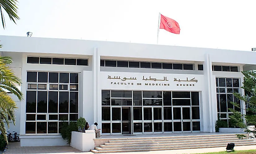 Sign in Arabic and French at the Sousse Faculty of Medicine in Tunisia.