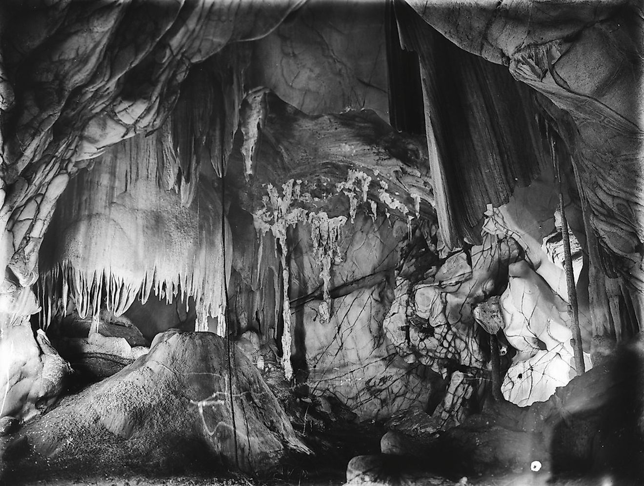 Interior of a limestone cave at the Chillagoe-Mungana Caves National Park, Queensland. Image credit: State Library of Queensland/Shutterstock.com