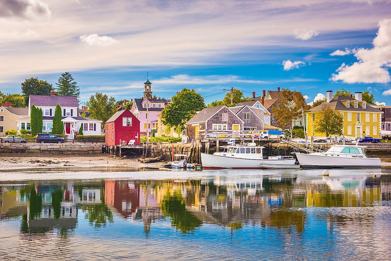 Portsmouth, New Hampshire, USA town skyline on the Piscataqua River.