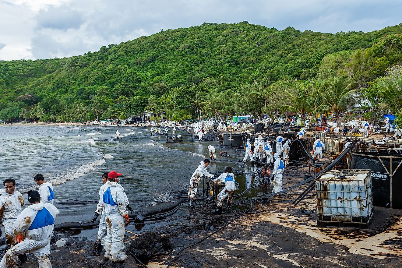 Plenty of people are trying to remove the crude oil on oil spill accident by PTT on Ao Prao Beach at Samet island on July 31,2013 in Rayong,Thailand. Image credit: Kajornyot wildlife photography/Shutterstock.com